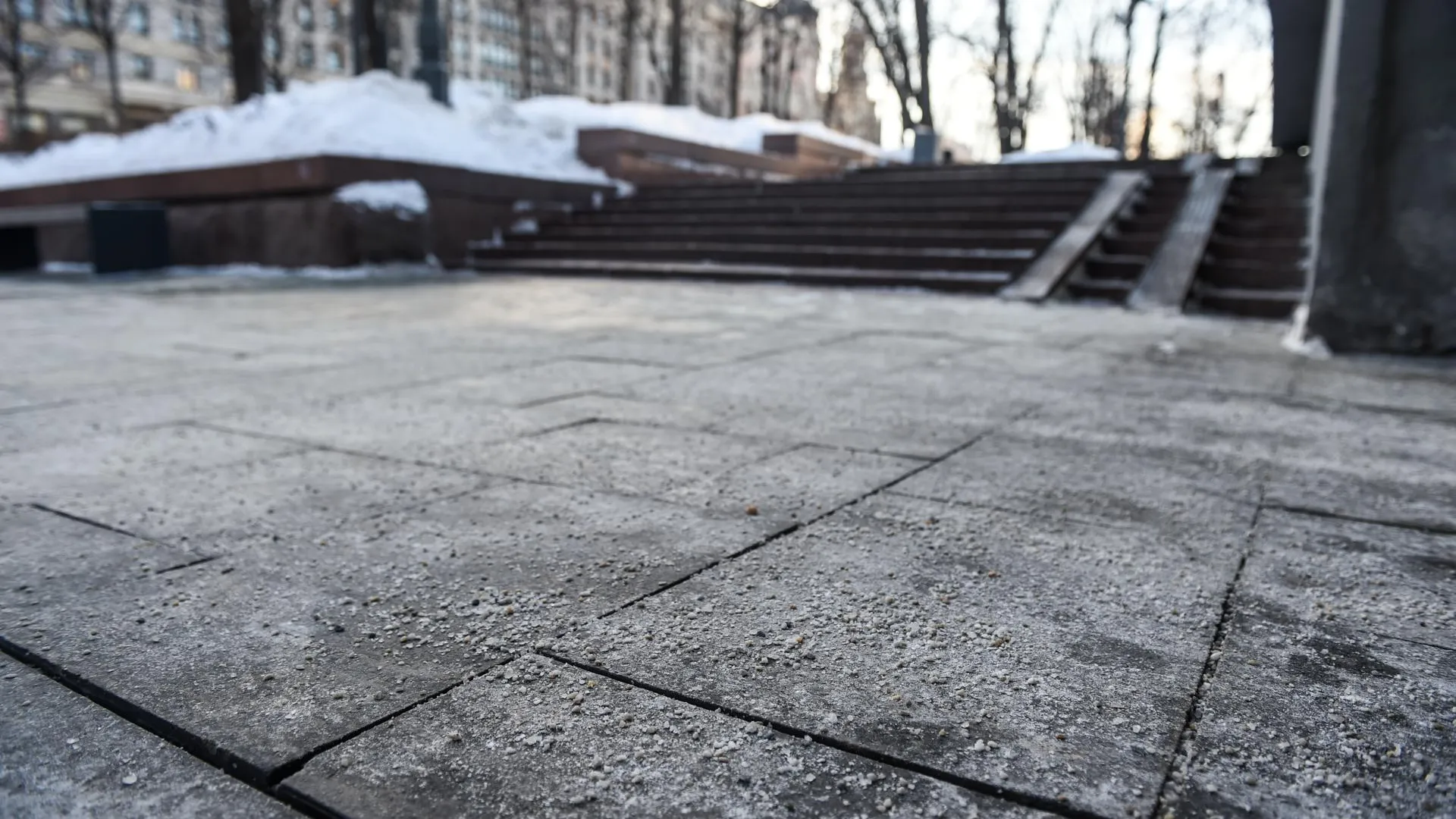 Москва смогла сильно сэкономить на противогололедных материалах благодаря малоснежной зиме