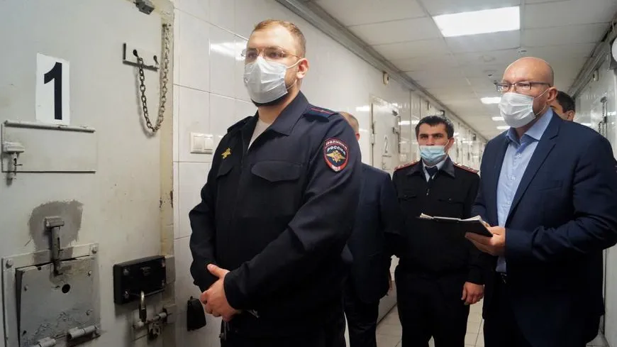 Общественники не выявили нарушений в изоляторе временного содержания в Мытищах