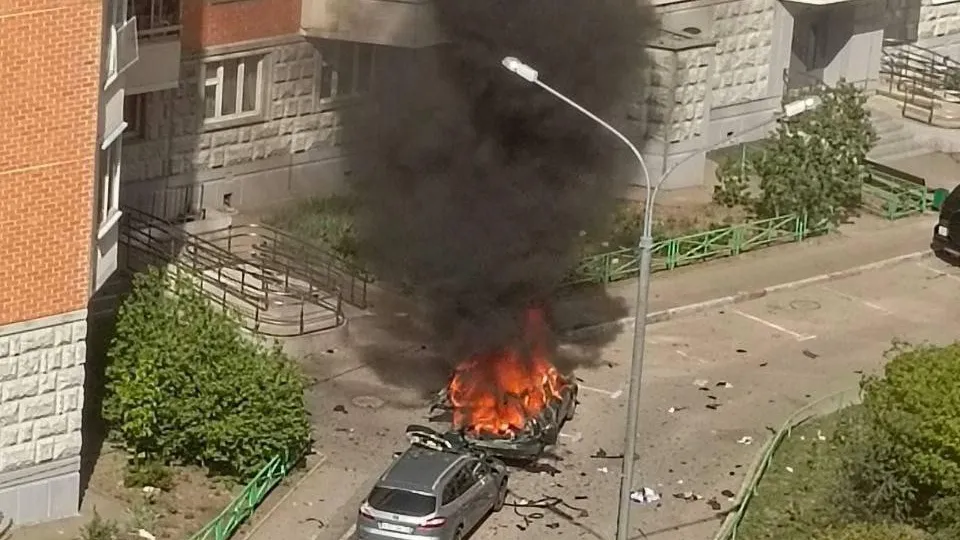 Автомобиль взорвался у подъезда жилого дома в Балашихе