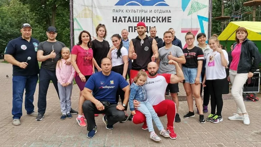 Жителям Люберец показали технику выполнения берпи на бесплатной тренировке