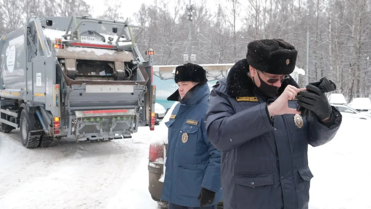 Нескольких автомобилистов оштрафовали за парковку у контейнерной площадки в Красногорске