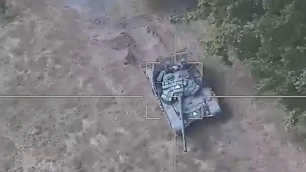 Минобороны опубликовало видео 2 горящих бронеавтомобилей ВСУ в Курской области