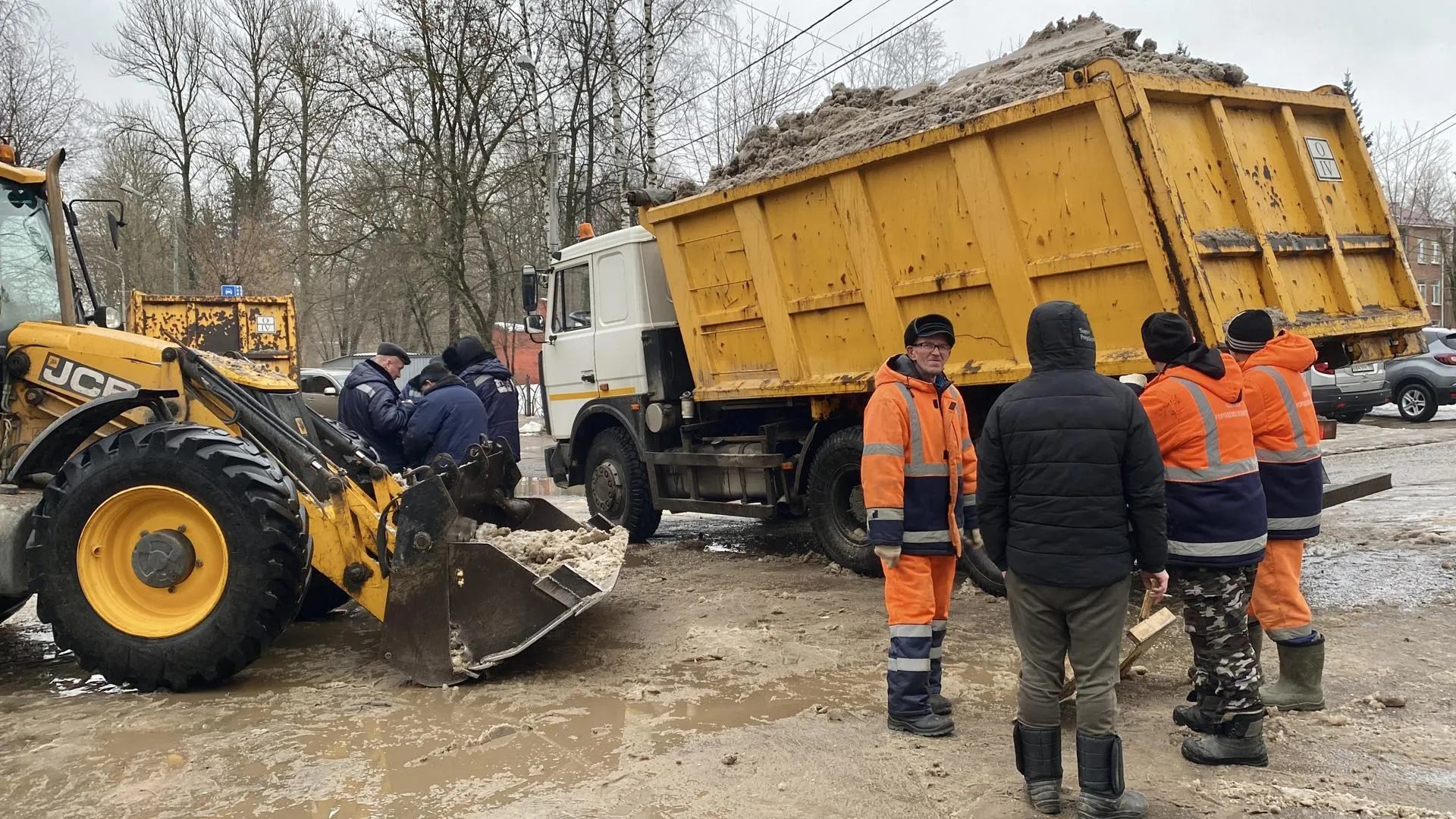 Коммунальным службам Клина не хватает дворников для уборки улиц от снега