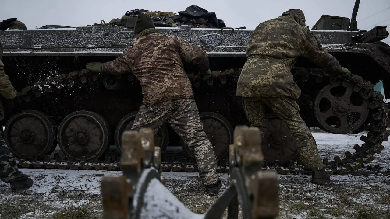 Украинские войска потеряли 220 человек в Курской области за сутки