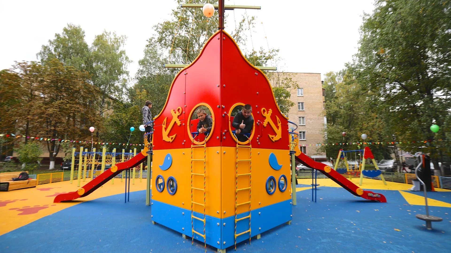 В округе Балашиха открыли новую детскую площадку на улице Агрогородок