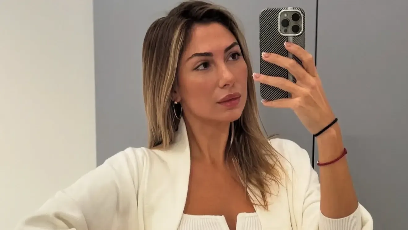 Отдыхает в Таиланде, пока ее ищут: секс-коуч Молева должна кредиторам 30 млн руб