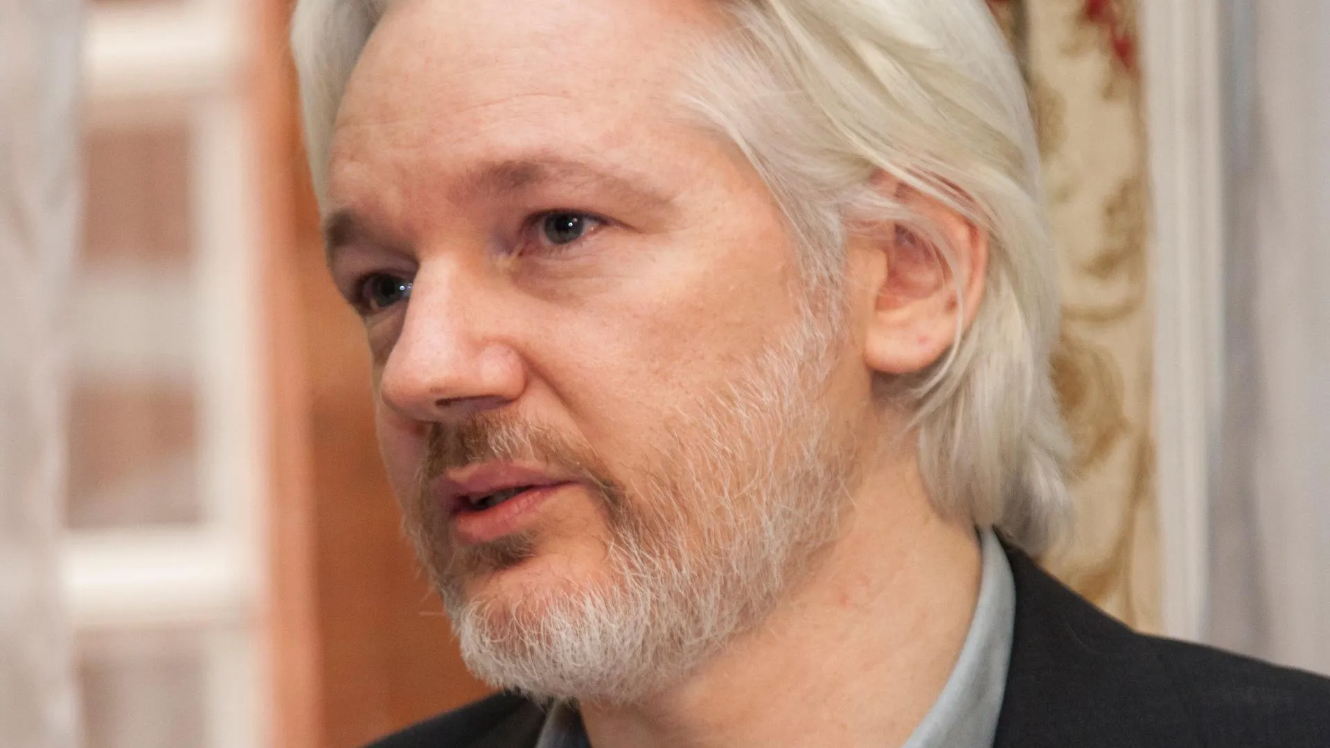 РЕН ТВ: отец основателя WikiLeaks Джулиана Ассанжа приехал в Россию