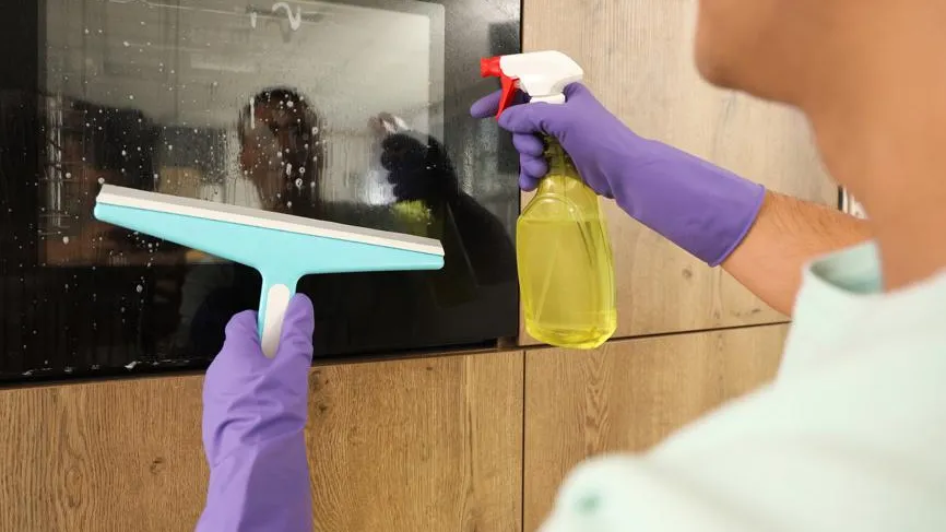 В Подольске женщина опохмелилась стеклоочистителем и умерла от остановки сердца