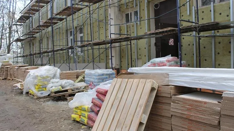 Ремонт входной группы в роддоме Подольска планируют завершить до конца года