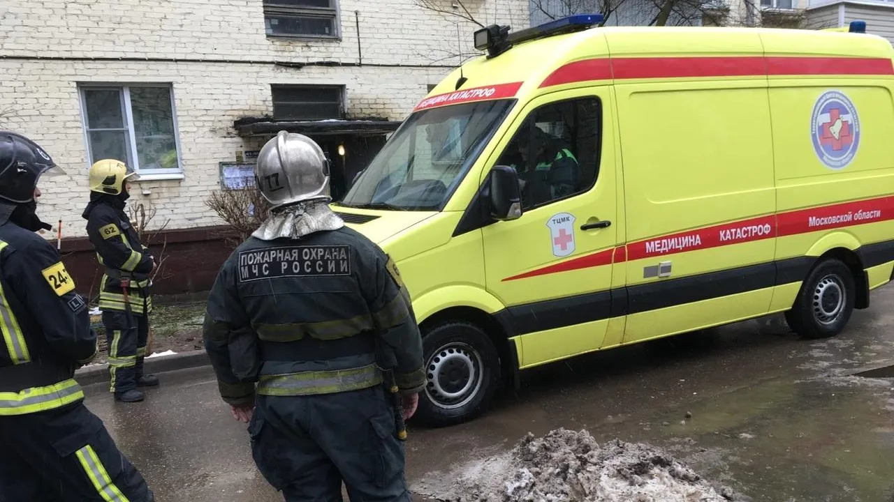 Жильцы одного из подъездов дома в Подольске покинули свои квартиры из‑за странного запаха