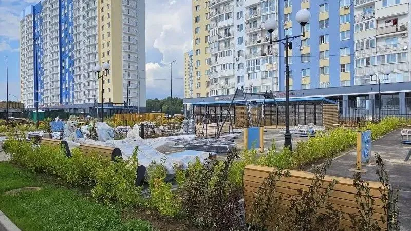 Игровые площадки обустраивают в новом детском саду Лобни