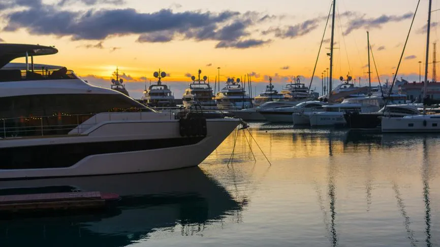 Три яхты загорелись на Москве-реке на северо-западе столицы