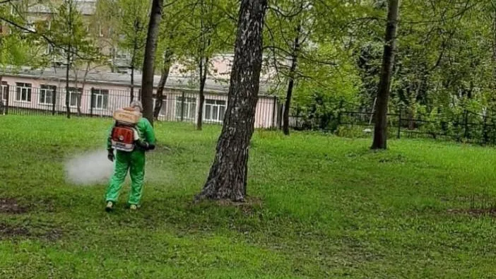 В парке Электрогорска проводится акарицидная обработка от клещей