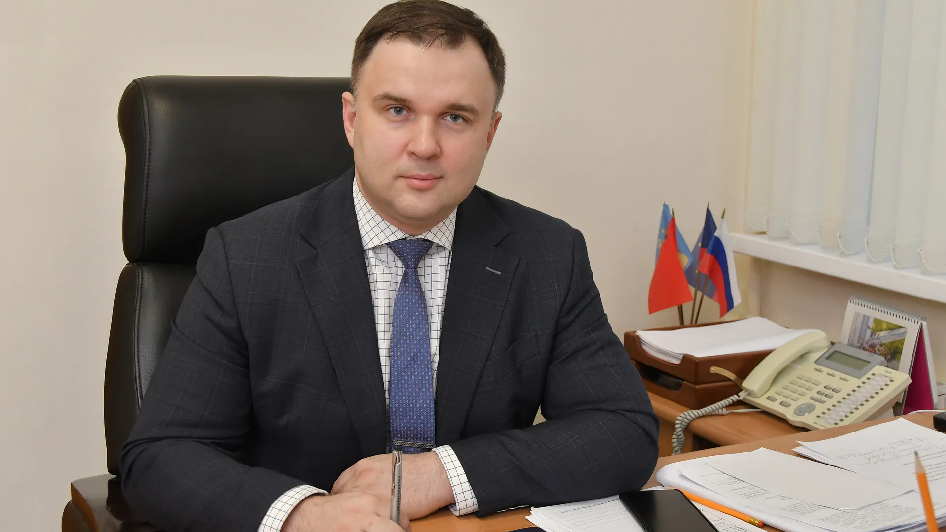 Поврежденную полувековую ель спилили на пляже по поручению главы Власихи