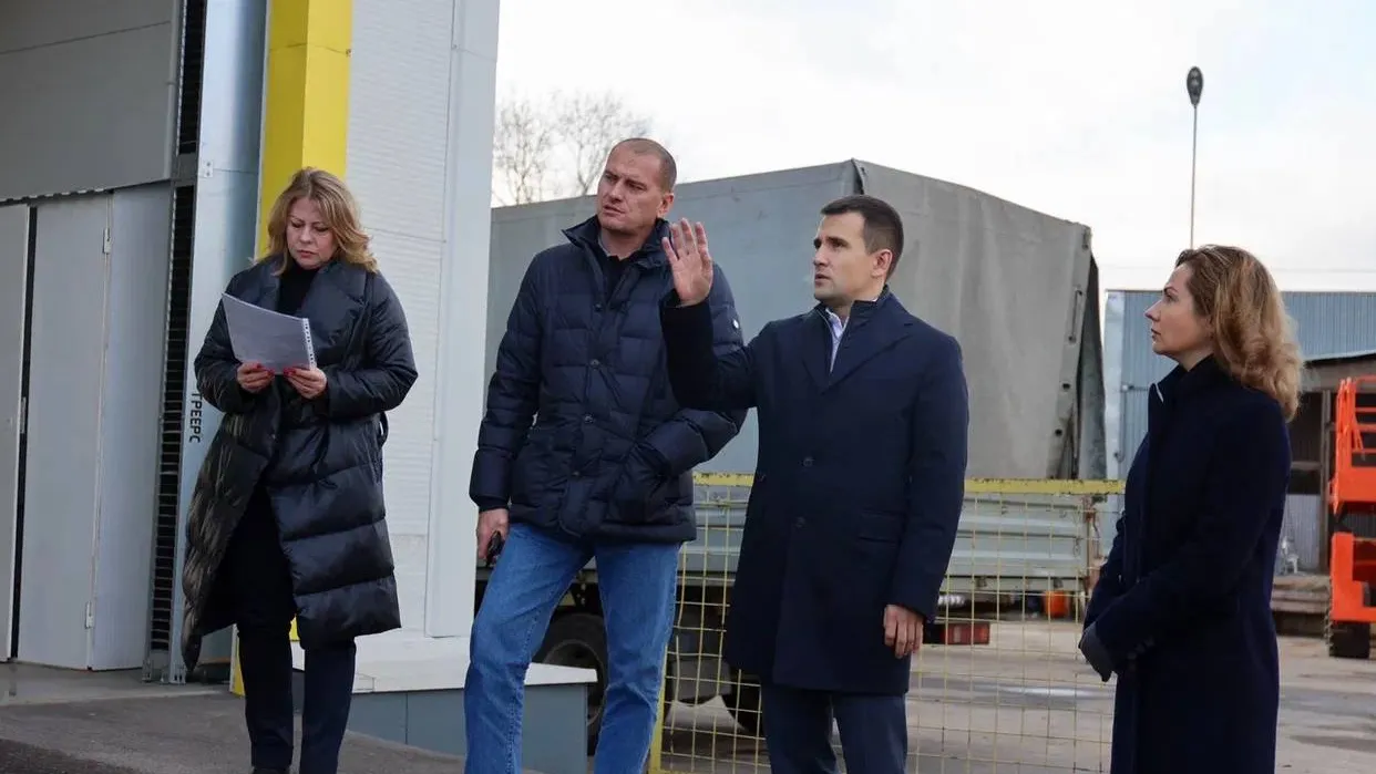 Глава Реутова посетил компанию «АСТ»