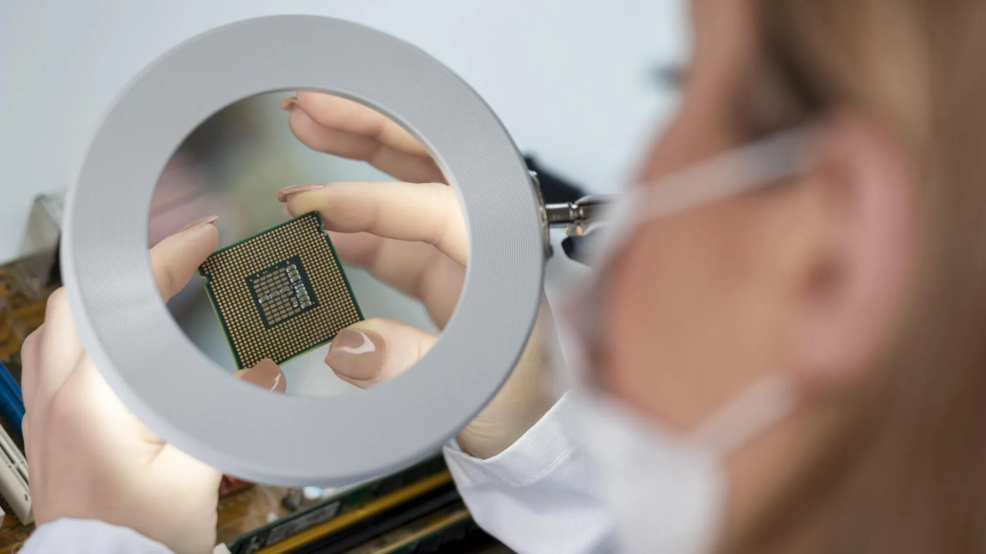 Производитель чипов Infineon уменьшил квартальную чистую прибыль на 19%