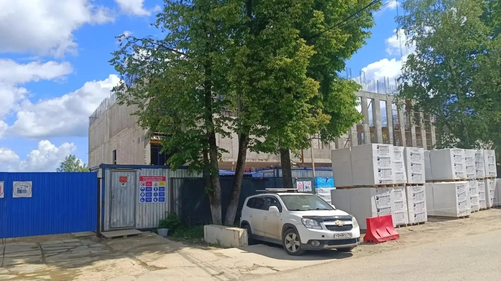 В Истре в Подмосковье готовность нового корпуса школы достигла 29%