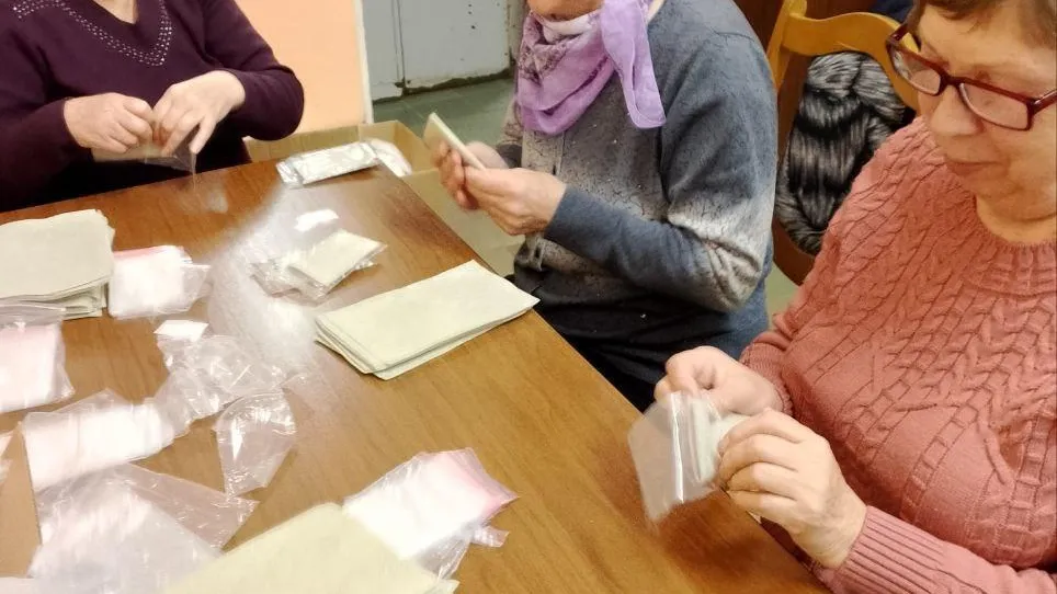 Долголеты Наро-Фоминска и Селятино помогают бойцам СВО