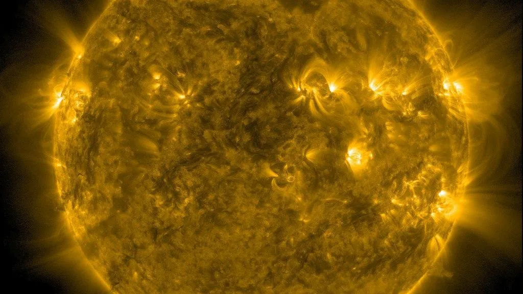 Новая группа пятен появилась на видимой стороне Солнца