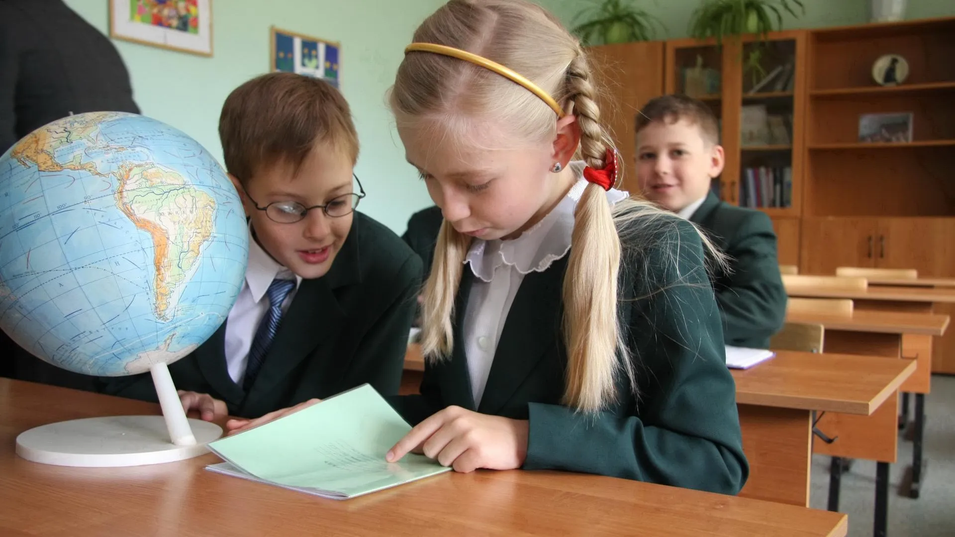 Учащихся Подмосковья приглашают принять участие в географическом диктанте