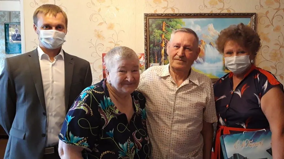 Труженику тыла из Подольска вручили подарки к 90‑летию