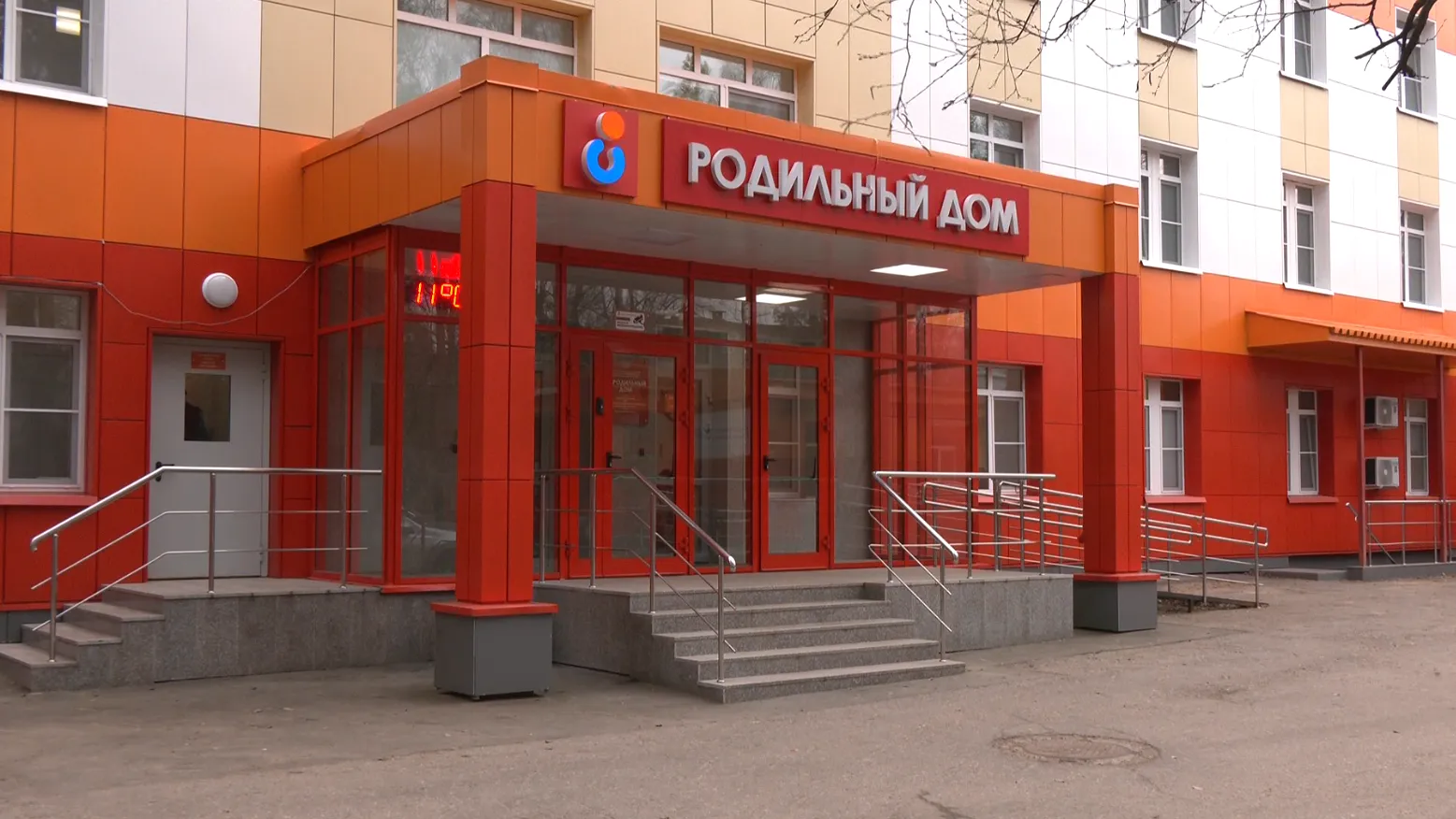 В Дубне провели экскурсию по роддому для будущих мам и пап