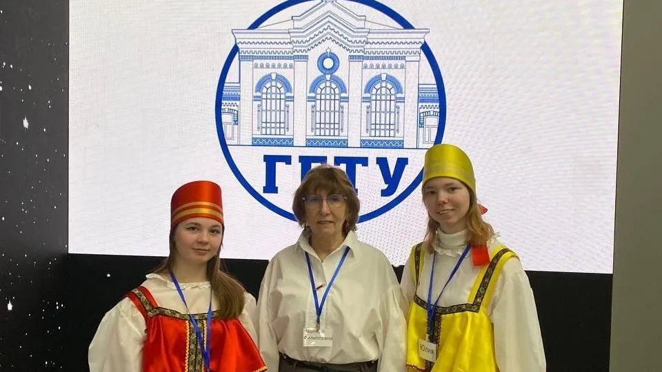 Студентки Подмосковья научили школьников изготавливать русские народные игрушки