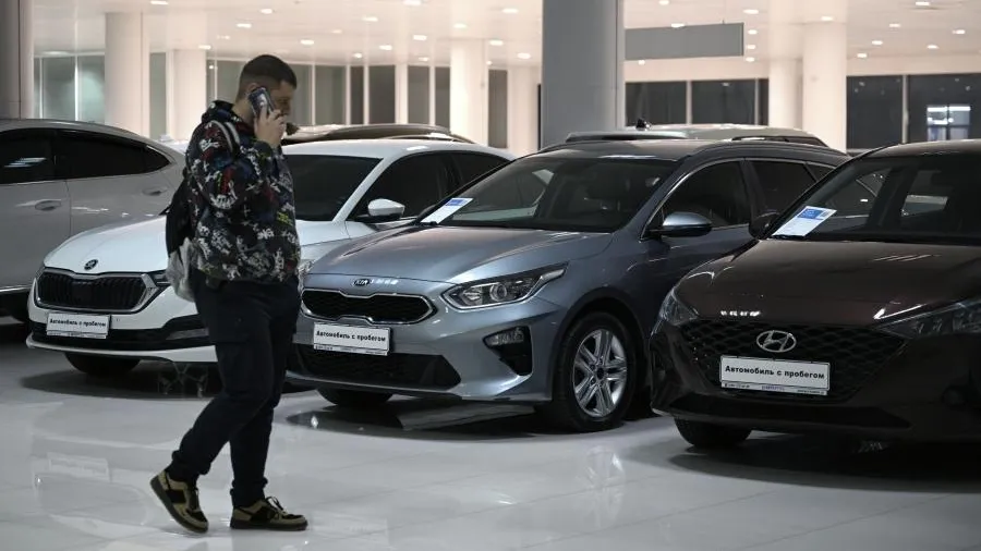 С владельцев тысяч авто, ввезенных в РФ за год, требуют доплатить утильсбор