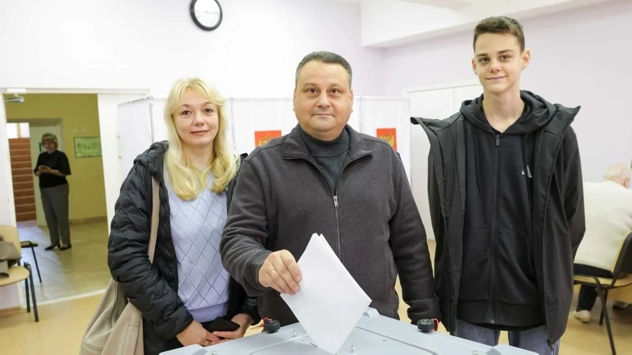 Председатель Совета депутатов округа Игорь Науменков принял участие в голосовании