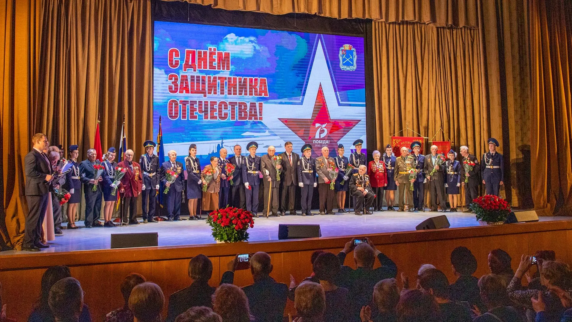 Глава Подольска вручил ветеранам ВОВ медали к 75‑летию Победы