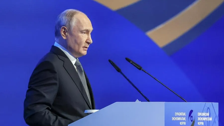 Путин призвал использовать возможности ИИ как драйвер экономического роста