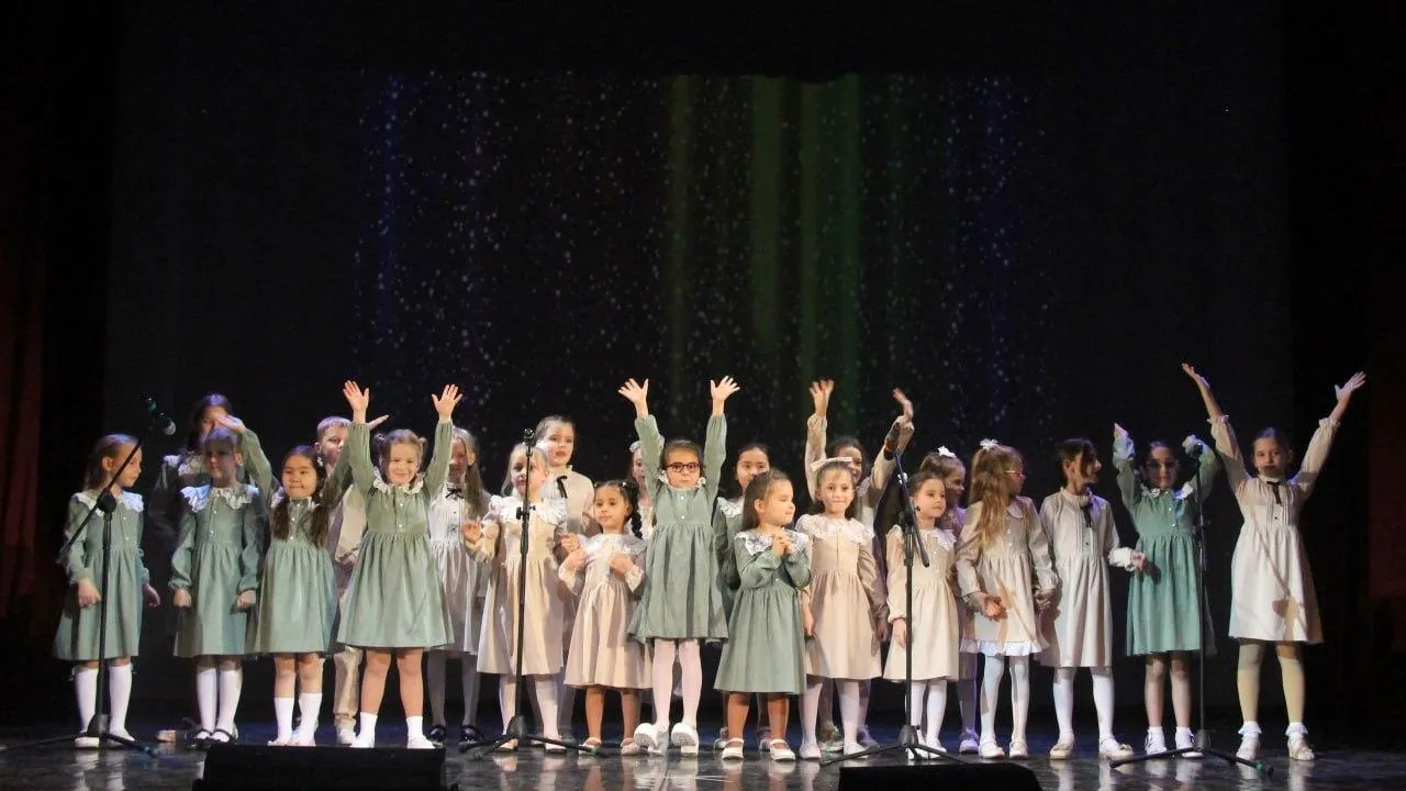 В доме культуры «Луч» прошел концерт «О маме с любовью»