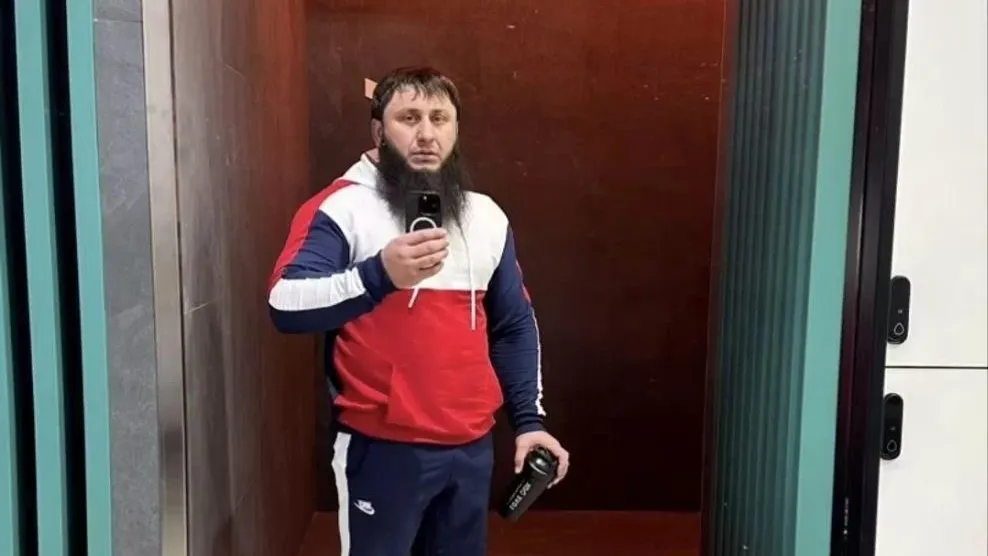 «Давай сфоткаемся за 50 рублей»: чеченский блогер унижал москвичек на видео