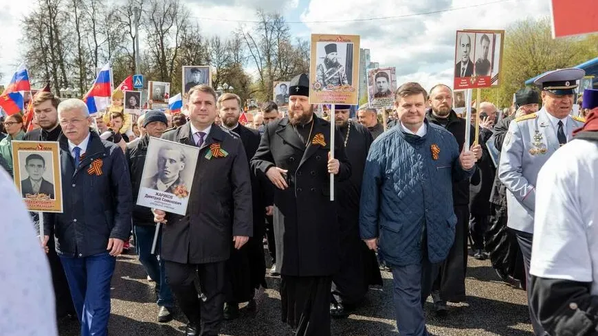 Глава Подольска прошел в «Бессмертном полку России» с портретом деда