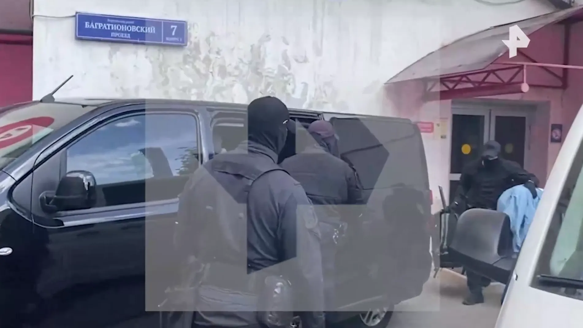 Опубликованы видео первых задержаний на московском рынке «Горбушка»