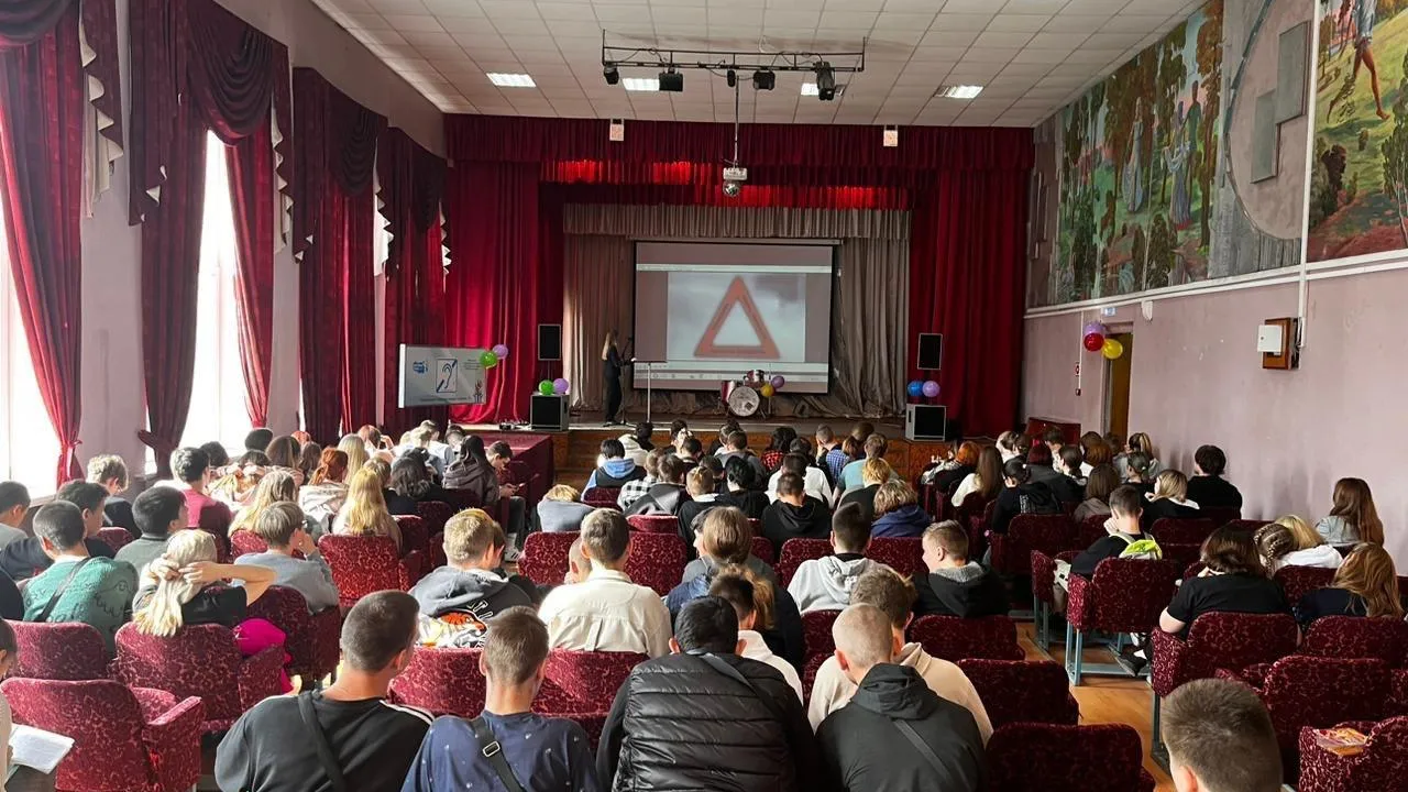 В колледже Подольска прошел открытый урок по ОБЖ в честь Дня гражданской обороны