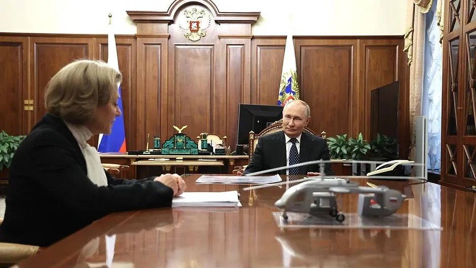 Попова доложила Путину о мерах эпидемиологической безопасности в России