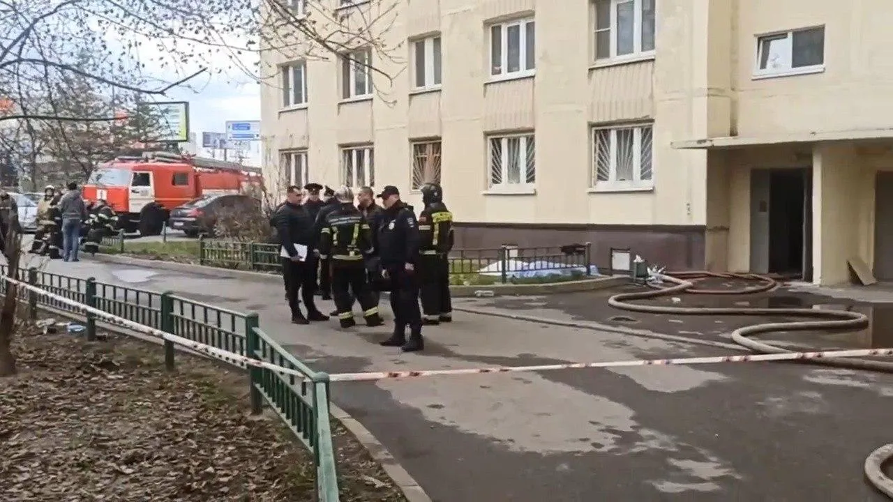 Пожар потушили в жилом доме в Мытищах