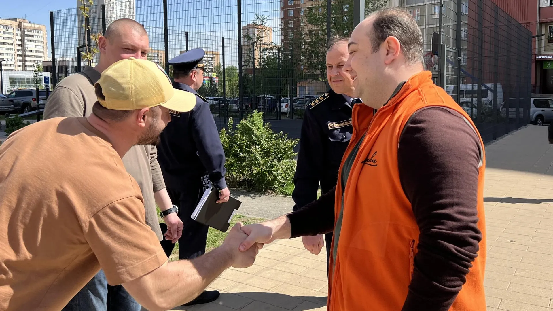 Дмитрий Волошин проверил дворы и детские площадки в Новых Химках