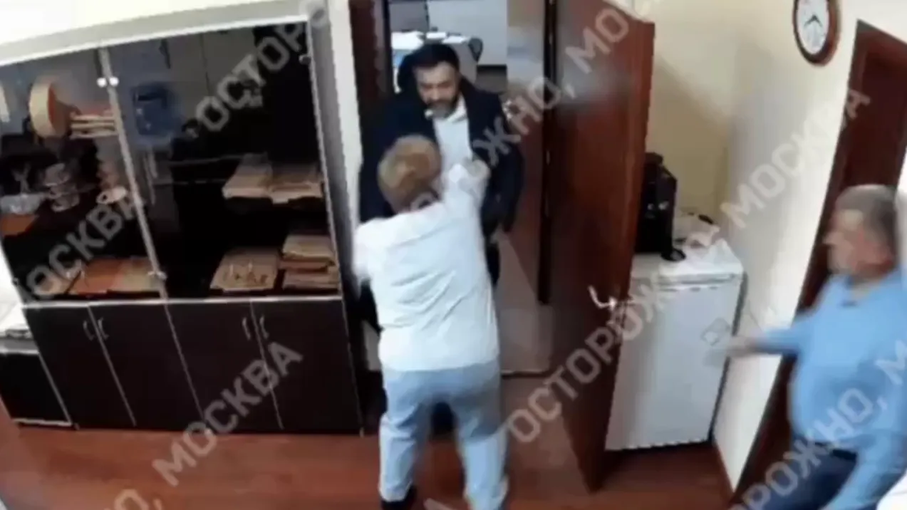 Жительница Раменского набросилась на замглавы округа, и обвинила в нападении его