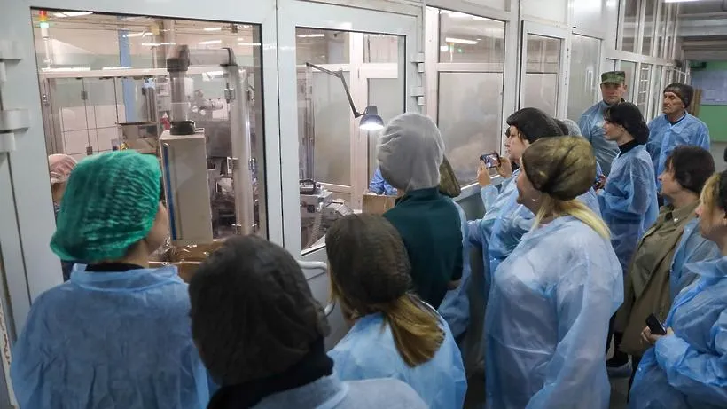 В Солнечногорске участники СВО посетили производство косметики