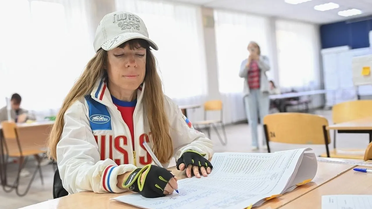 Мастер спорта Анна Вылобкова проголосовала на УИК № 2319 в Подольске