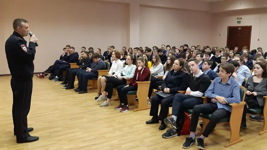 Полицейские Люберец рассказали школьникам о вреде употребления наркотиков