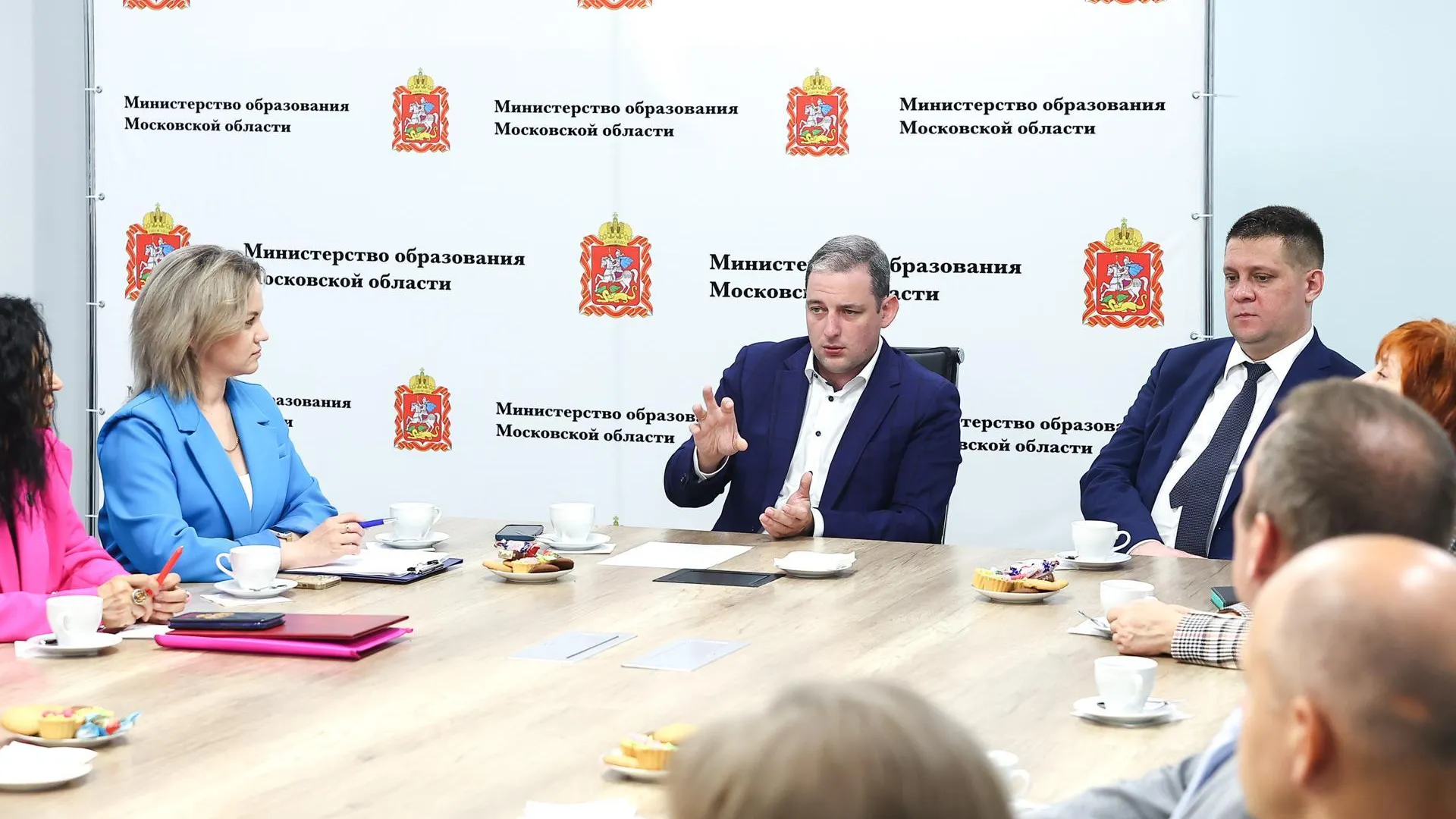 В Минобразования Подмосковья прошла встреча с участниками проекта «Поделись своим Знанием»