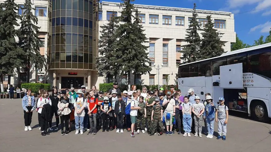 Первые 40 школьников Реутова отправились на отдых в лагерь Рузского округа