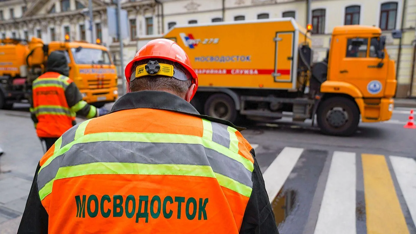 Городские службы Москвы переведены в режим повышенной готовности из-за шторма