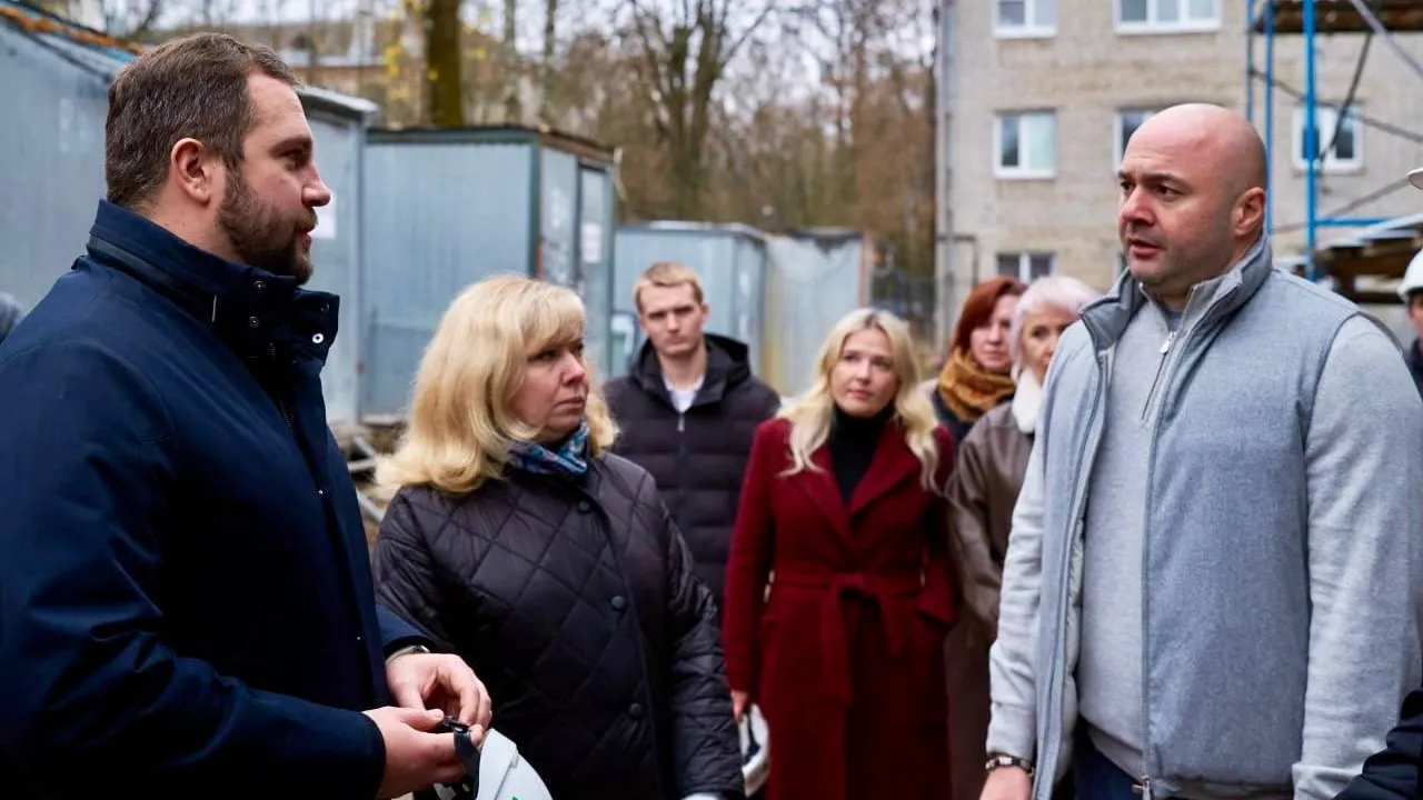 Глава Чехова проконтролировал ход работ по капремонту детсада на улице Ильича