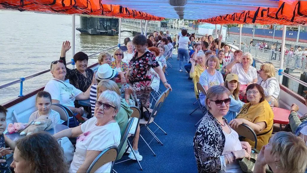 Участники «Активного долголетия» из Подольска побывали на водной экскурсии в Москве