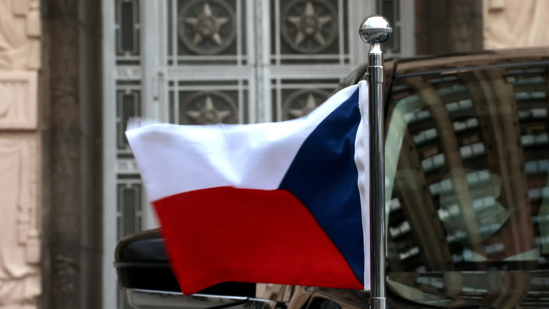 Чехия объявила день траура по погибшим в результате стрельбы в университете