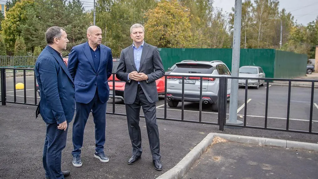 Разворотную площадку для школьных автобусов обустроили у Барвихинской СОШ